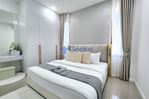 House in Pattaya, Thailand 3 bedrooms № 196130 - photo 16