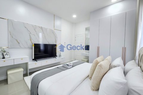 House in Pattaya, Thailand 3 bedrooms № 196130 - photo 17