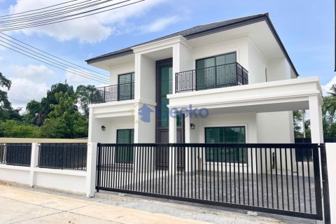 House in Pattaya, Thailand 4 bedrooms № 196134