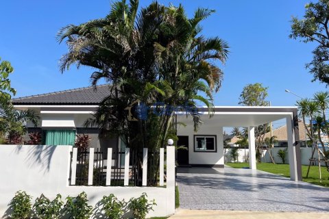 House in Pattaya, Thailand 3 bedrooms № 196131