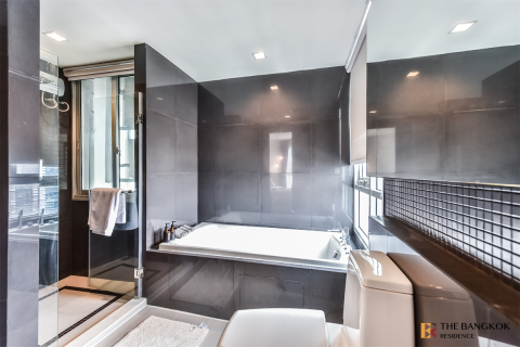 Condo in Bangkok, Thailand, 3 bedrooms № 184427 - photo 10