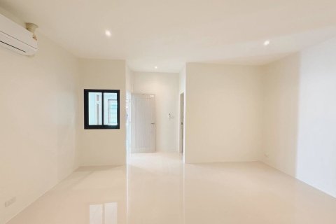 House in Phuket, Thailand 3 bedrooms № 173218 - photo 11