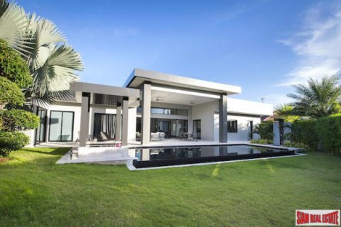 Villa in Hua Hin, Thailand 3 bedrooms № 193065