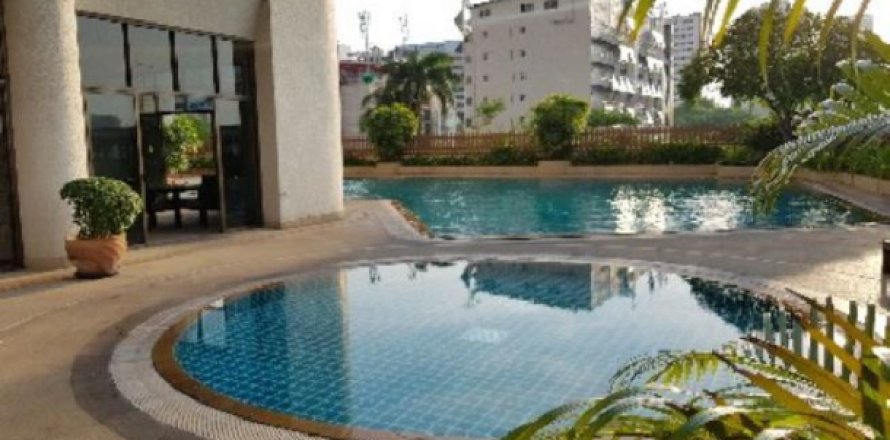 Apartment in Bangkok, Thailand 4 bedrooms № 193062