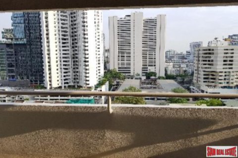 Apartment in Bangkok, Thailand 4 bedrooms № 193062 - photo 4