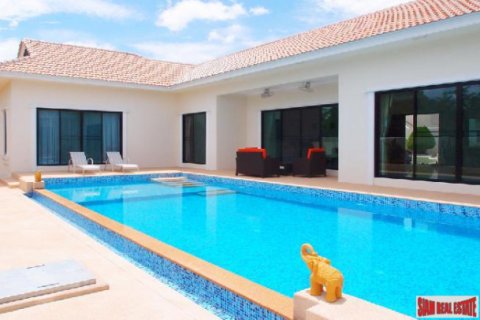 Villa in Pattaya, Thailand 4 bedrooms № 193067