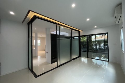 Дом в Лат Пхрау, Бангкок, Таиланд с 3 спальнями  № 169589 - фото 7