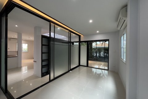 Дом в Лат Пхрау, Бангкок, Таиланд с 3 спальнями  № 169589 - фото 6