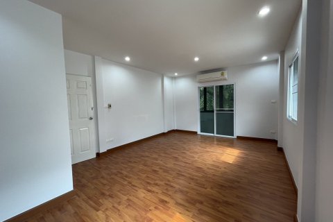 Дом в Лат Пхрау, Бангкок, Таиланд с 3 спальнями  № 169589 - фото 14