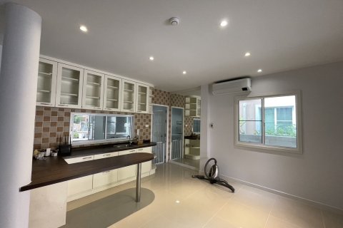 Дом в Лат Пхрау, Бангкок, Таиланд с 3 спальнями  № 169589 - фото 10