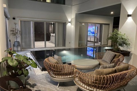 Дом в Бангкоке, Таиланд с 5 спальнями  № 142979 - фото 1