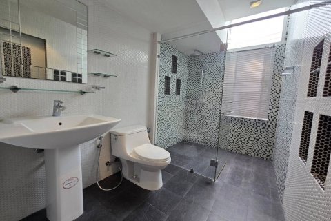 Дом в Бангкоке, Таиланд с 5 спальнями  № 142979 - фото 15