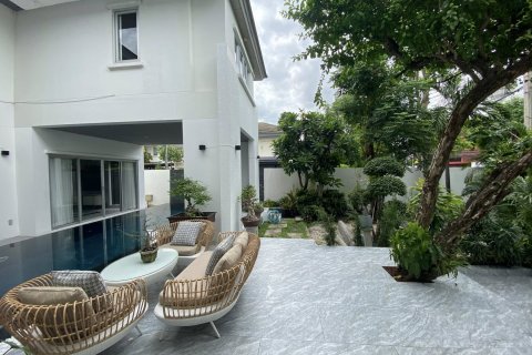 Дом в Бангкоке, Таиланд с 5 спальнями  № 142979 - фото 2