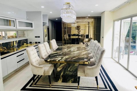 Дом в Бангкоке, Таиланд с 5 спальнями  № 142979 - фото 4