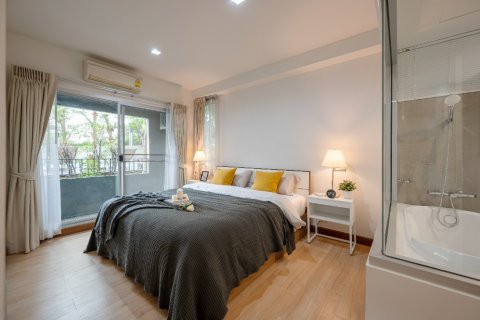 Condo in Bangkok, Thailand, 2 bedrooms № 142974 - photo 9