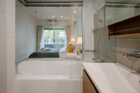 Condo in Bangkok, Thailand, 2 bedrooms № 142974 - photo 12