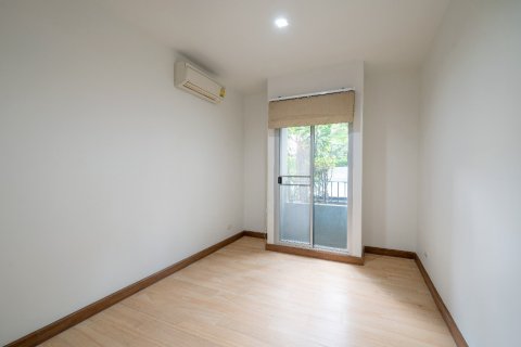Condo in Bangkok, Thailand, 2 bedrooms № 142974 - photo 14