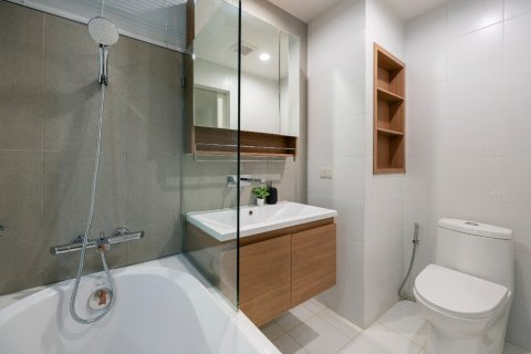 Condo in Bangkok, Thailand, 2 bedrooms № 142974 - photo 13