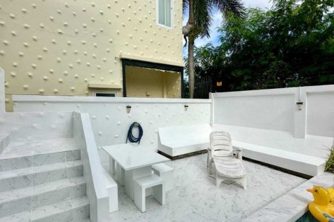 Villa in Phuket, Thailand 3 bedrooms № 172047 - photo 9