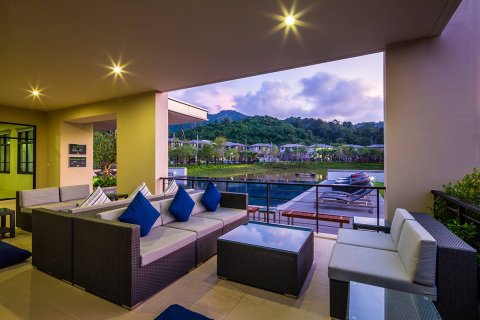 Villa in Kathu, Thailand 4 bedrooms № 233960 - photo 26