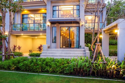 Villa in Kathu, Thailand 4 bedrooms № 233960 - photo 2