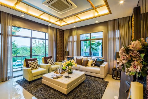 Villa in Kathu, Thailand 4 bedrooms № 233960 - photo 3