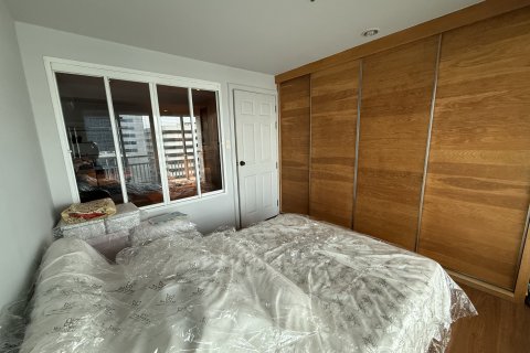 Студия в кондо в Ваттхане, Бангкок, Таиланд № 151470 - фото 1