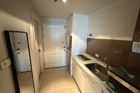 Студия в кондо в Ваттхане, Бангкок, Таиланд № 151470 - фото 3