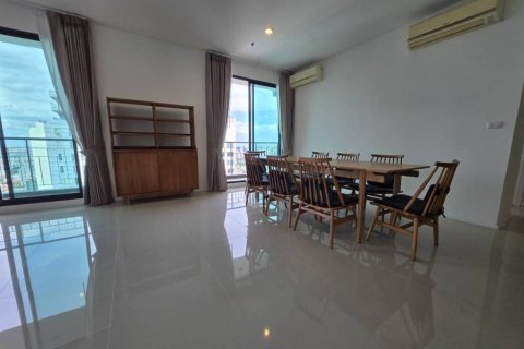 Condo in Bangkok, Thailand, 5 bedrooms  № 147008 - photo 2
