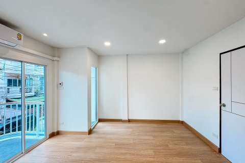 Townhouse in Wang Thonglang, Bangkok, Thailand 2 bedrooms № 160741 - photo 24
