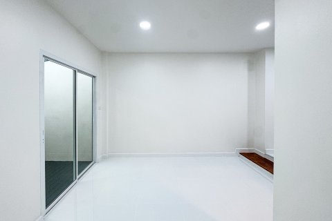 Townhouse in Wang Thonglang, Bangkok, Thailand 2 bedrooms № 160741 - photo 13