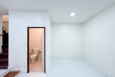 Townhouse in Wang Thonglang, Bangkok, Thailand 2 bedrooms № 160741 - photo 12