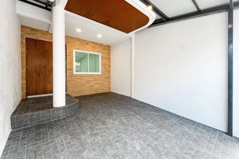 Townhouse in Wang Thonglang, Bangkok, Thailand 2 bedrooms № 160741 - photo 2