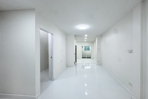 Townhouse in Wang Thonglang, Bangkok, Thailand 2 bedrooms № 160741 - photo 3