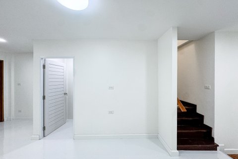 Townhouse in Wang Thonglang, Bangkok, Thailand 2 bedrooms № 160741 - photo 11