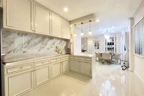 Дом в Клонг Сам Ва, Бангкок, Таиланд с 4 спальнями  № 158359 - фото 6