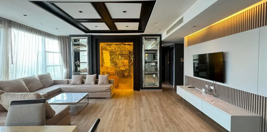 Condo in Khlong Toei, Bangkok, Thailand, 3 bedrooms  № 158354