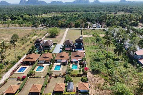 Villa in Nuea Khlong, Thailand 3 bedrooms № 158355 - photo 27