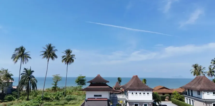 Villa in Nuea Khlong, Thailand 3 bedrooms № 158355