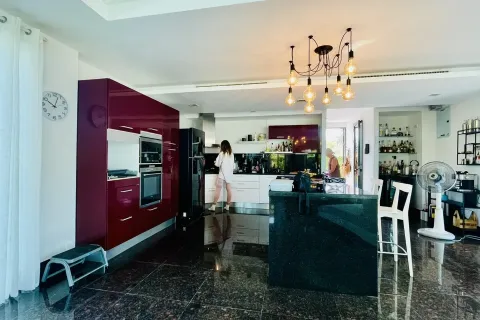 Villa in Nuea Khlong, Thailand 3 bedrooms № 158355 - photo 16