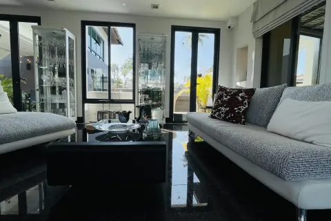 Villa in Nuea Khlong, Thailand 3 bedrooms № 158355 - photo 17