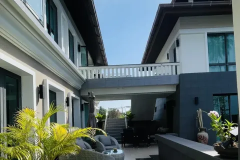 Villa in Nuea Khlong, Thailand 3 bedrooms № 158355 - photo 7