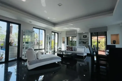 Villa in Nuea Khlong, Thailand 3 bedrooms № 158355 - photo 13