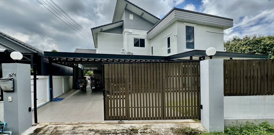 House in Chiang Mai, Thailand 4 bedrooms № 158358