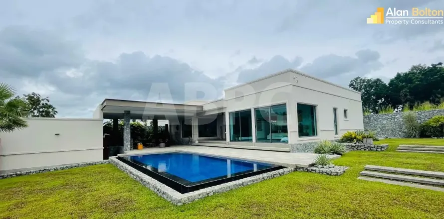 Casa de 3 dormitorios en Pattaya, Tailandia № 212053