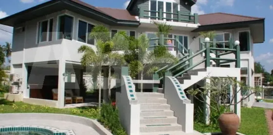 Casa de 3 dormitorios en Pattaya, Tailandia № 212052