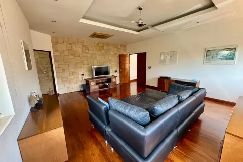 Casa de 5 dormitorios en Pattaya, Tailandia № 212055 - foto 13