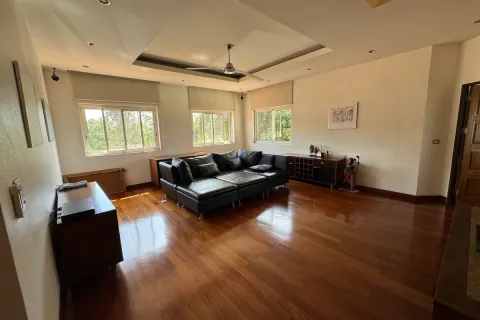 Casa de 5 dormitorios en Pattaya, Tailandia № 212055 - foto 10