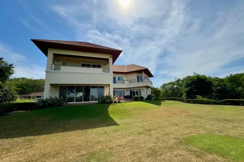 Casa de 5 dormitorios en Pattaya, Tailandia № 212055 - foto 11