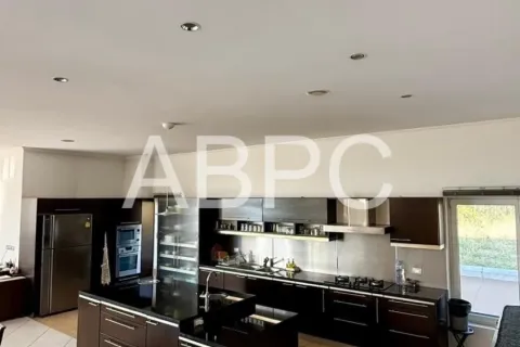 Casa de 5 dormitorios en Pattaya, Tailandia № 212055 - foto 4